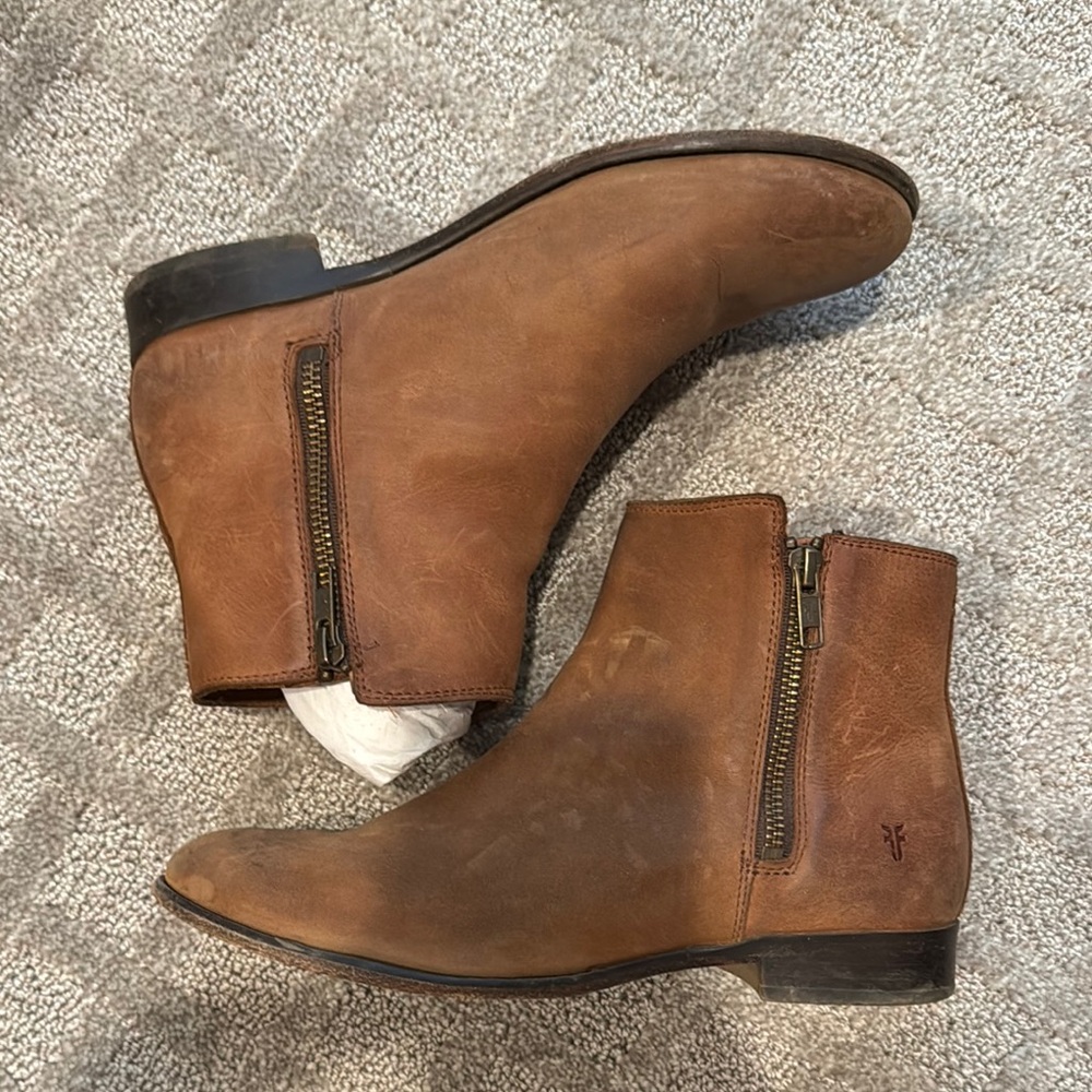 FRYE double zipper leather ankle bootie